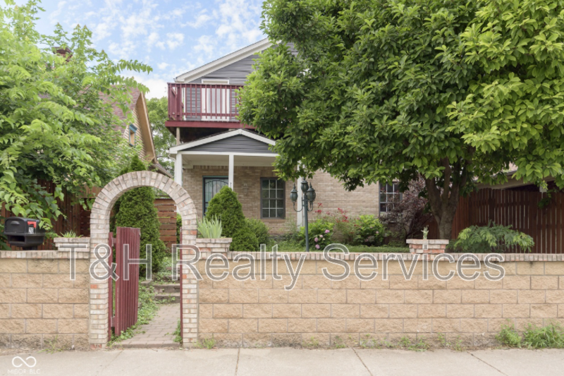 Indianapolis House: 210 Keystone Avenue