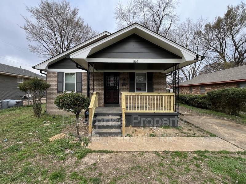 Memphis House: 865 Haynes St