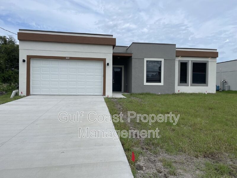 Lehigh Acres House: 662 Windermere Drive