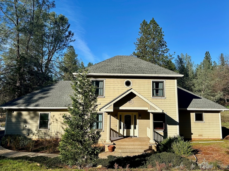Grass Valley House: 10978 Squirrel Creek Road