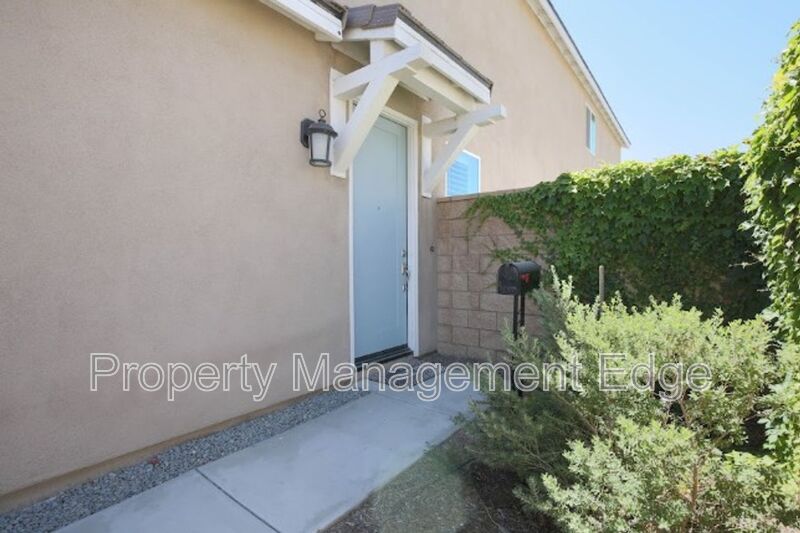 Menifee House: 30205 Chamonix Cir