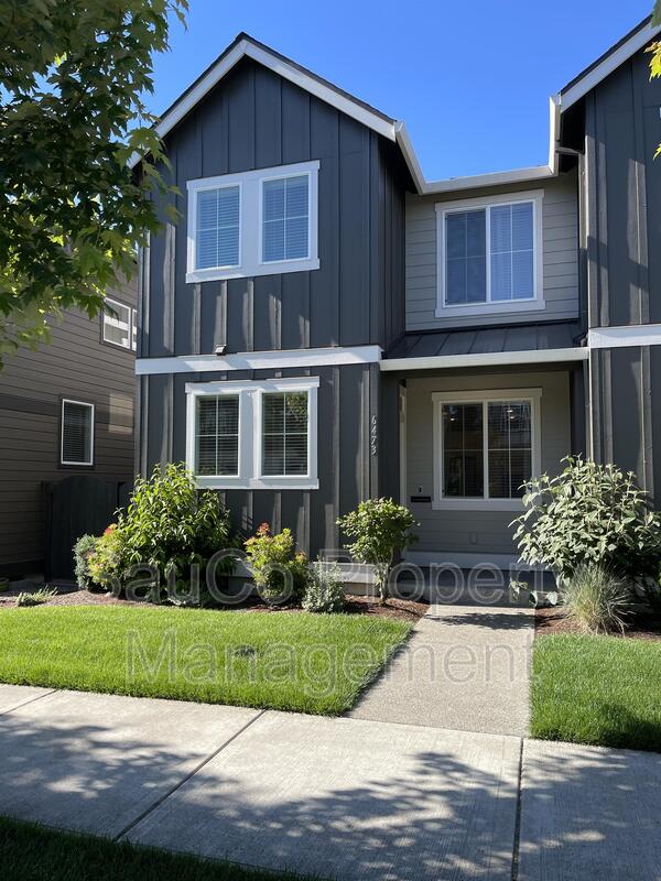 Hillsboro House: 6473 Southeast Genrosa Street