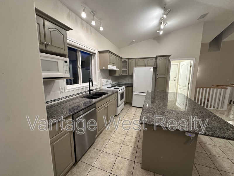 West Kelowna House: 3244 Deer Ridge Crt