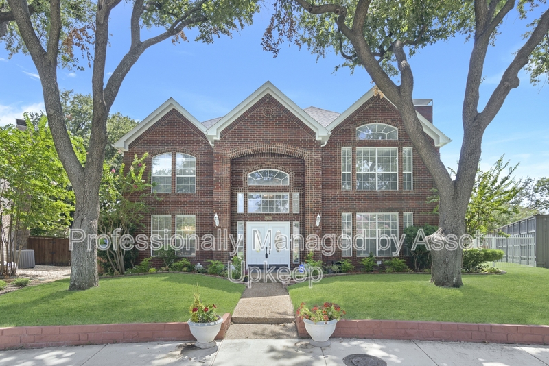 Dallas House: 18528 Vista Del Sol