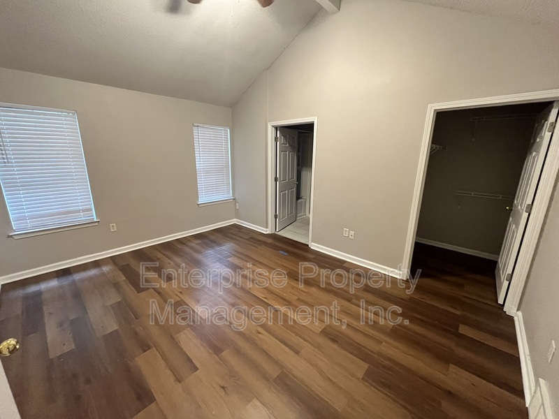 Photo 4 of 1513 Estacada Way