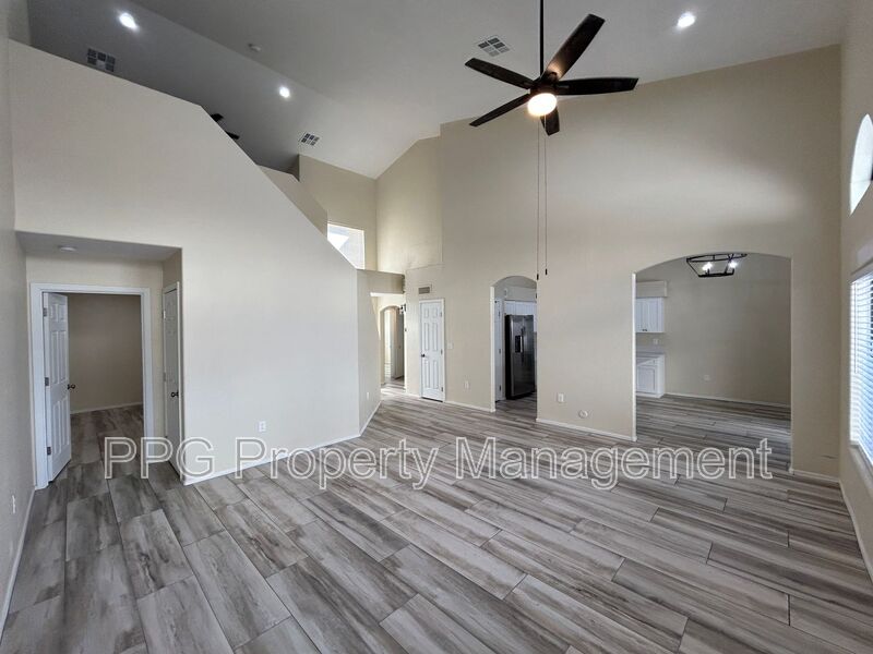 Glendale Townhome: 7490 W Denaro Dr