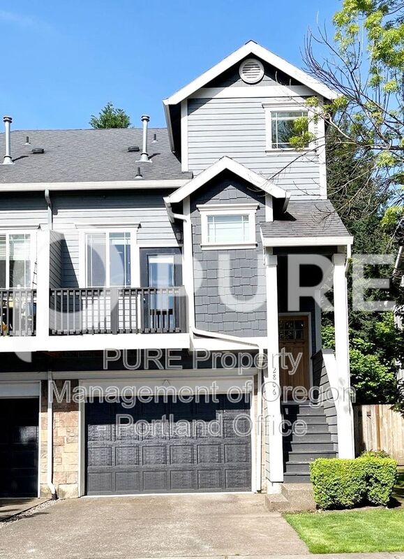 Forest Grove Townhome: 2806 Raymond St.