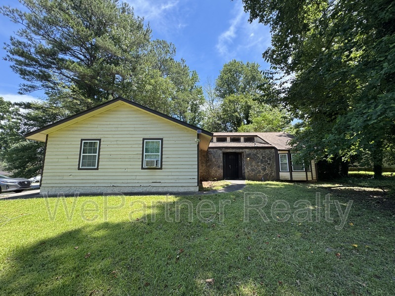 Riverdale House: 7416 Dartmouth Ct