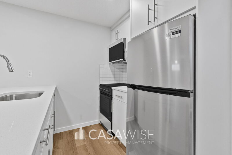 Edmonton House: 21039 25 Avenue Northwest