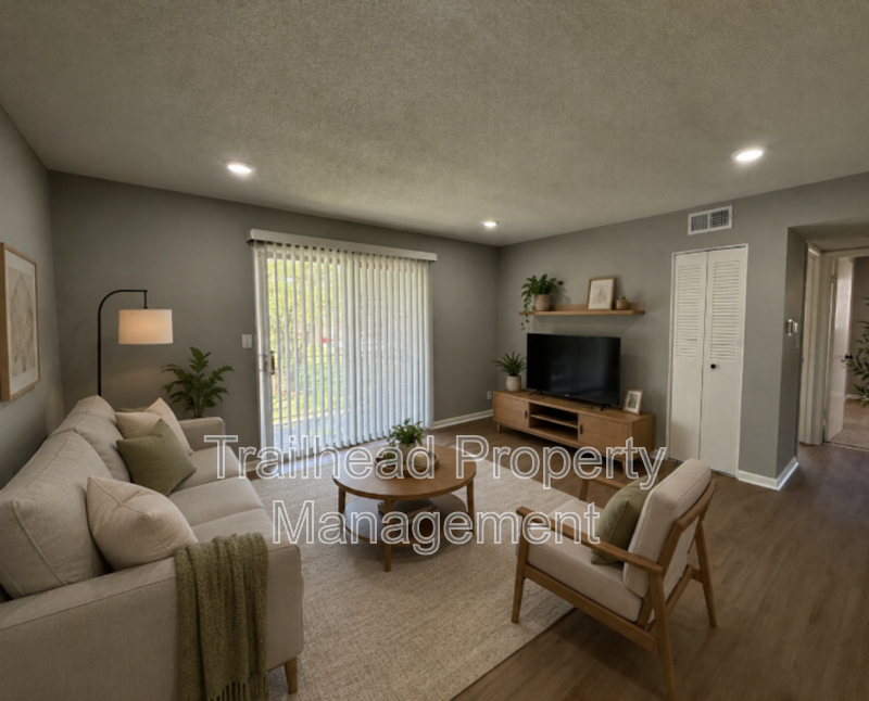 Mission Condo: 5811 Maple St
