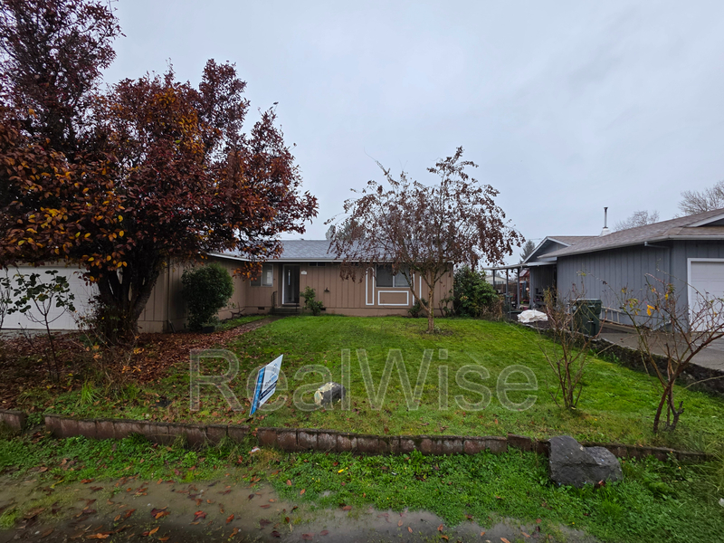 Sutherlin House: 231 Hawthorne St
