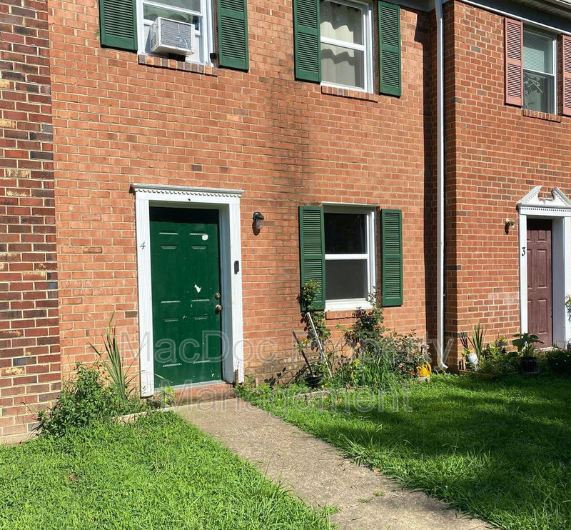 Fredericksburg Townhome: 4 Manchester Court