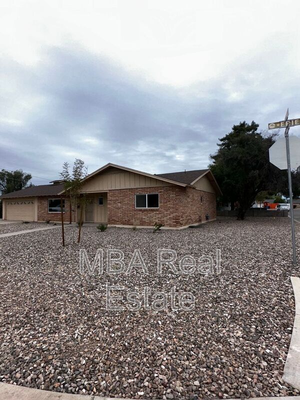 Chandler House: 660 W Erie St