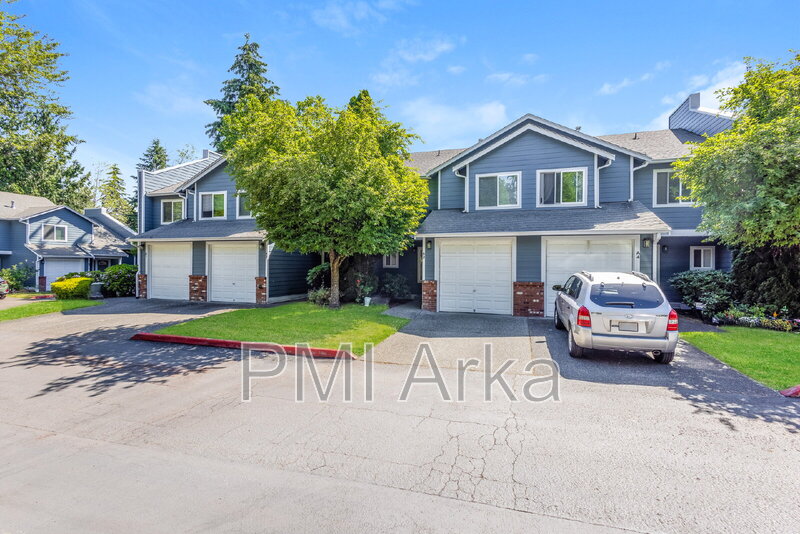 Kent Townhome: 10522 SE 264th St