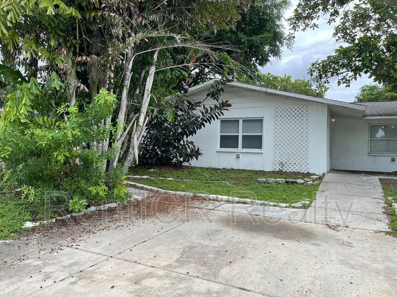 Clearwater Condo: 5281 Bamboo Place Unit B