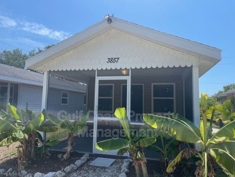 Sarasota House: 3857 Almond Avenue
