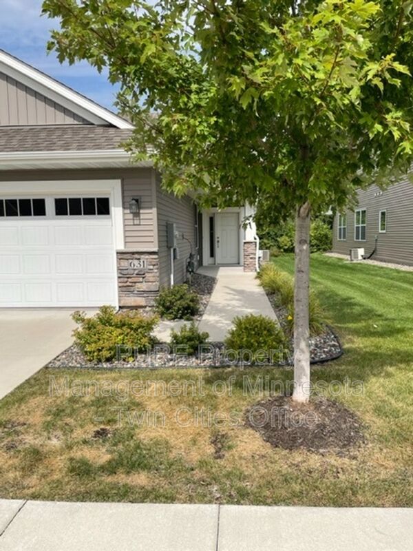 Vadnais Heights Townhome: 631 Liberty Way