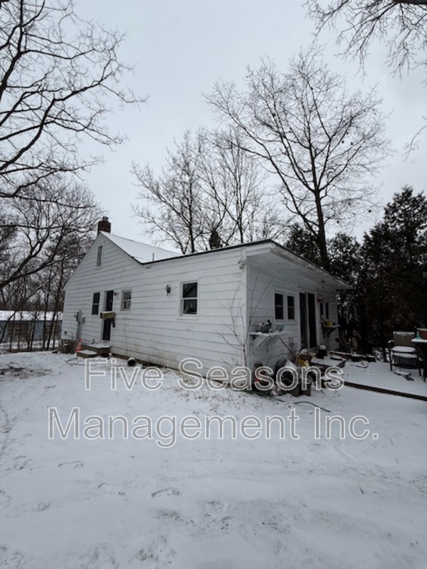 Burlington House: 362 Riverside Avenue