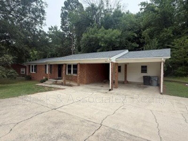 Asheboro House: 551 NC Highway 42 N