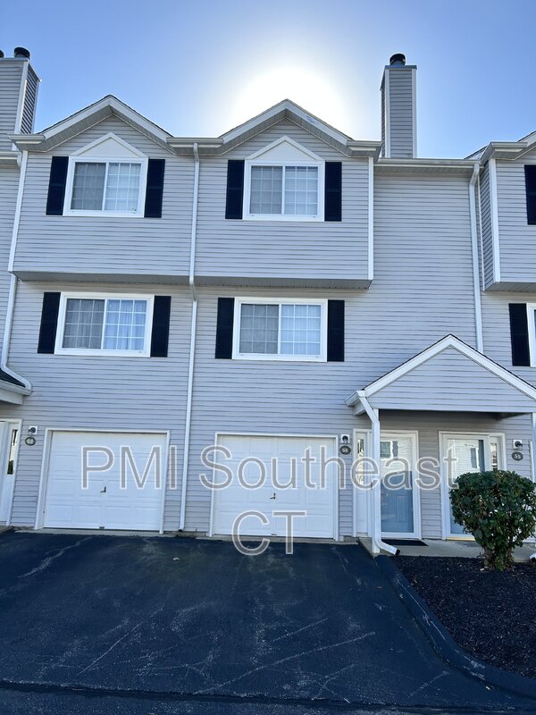 Waterford Condo: 310 Boston Post Road