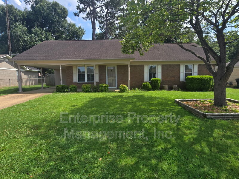 Memphis House: 6967 Dawnhill Rd