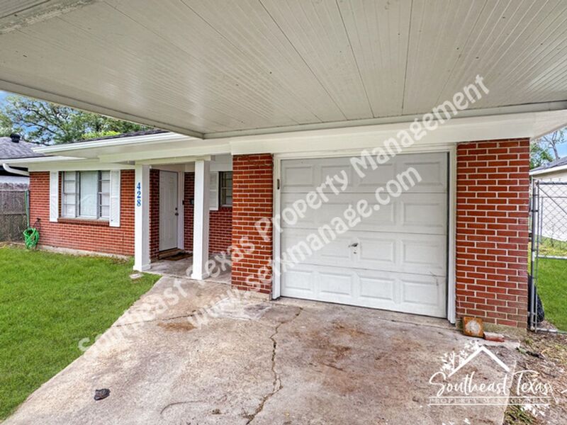 Nederland House: 428 S 37th Street
