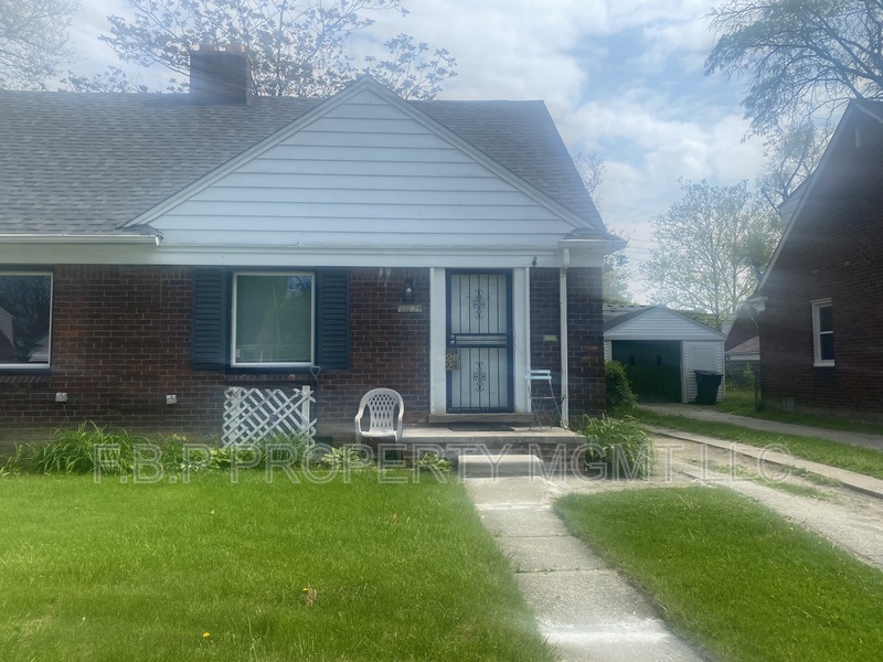 Detroit House: 17190 Ontario St