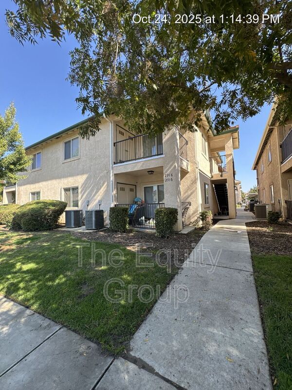 Visalia House: 2918 North Terrace Street