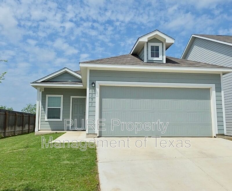 Bastrop House: 1232 Cattail Lane