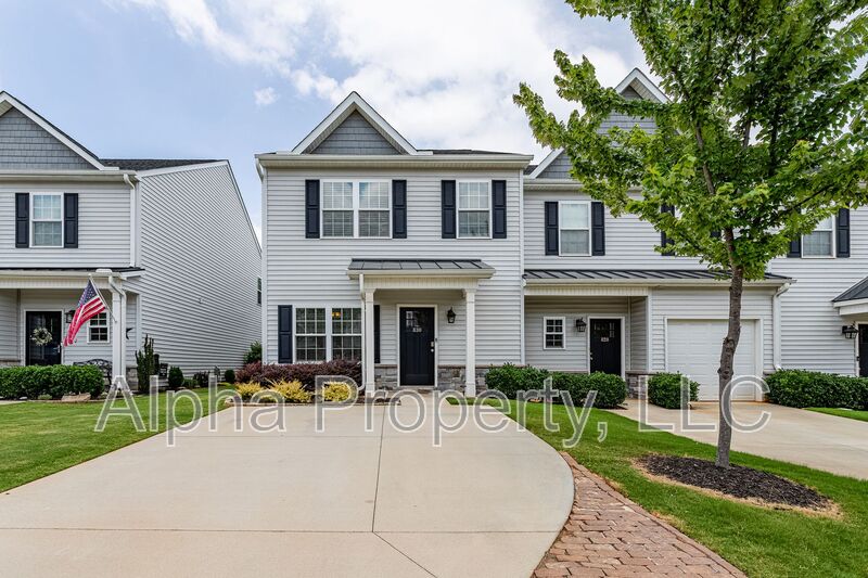 Greer Townhome: 830 Chartwell Drive