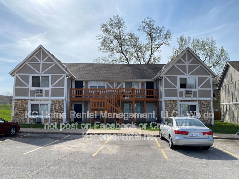 Olathe House: 551 N Somerset Ter #A
