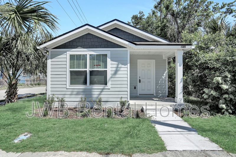 Jacksonville House: 1305 3rd St E