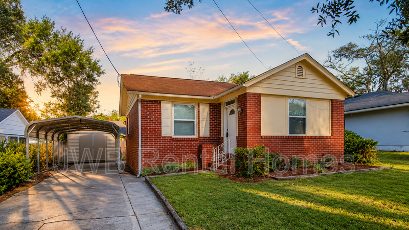 Jacksonville House: 425 47th St W