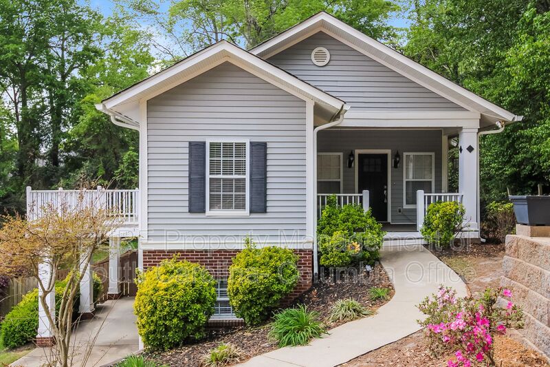 Columbia House: 3505 Park Street