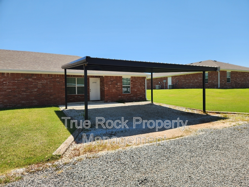 Ada House: 13762 County Road 1554