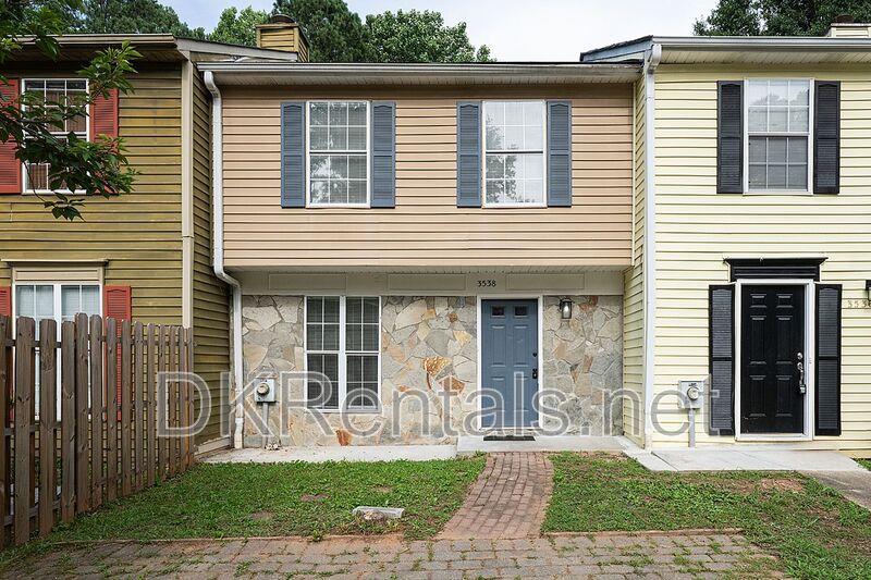 Kennesaw House: 3538 Kennesaw Station Drive
