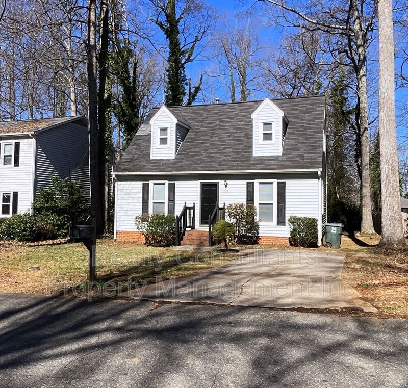 Greensboro House: 123 Arcaro Drive