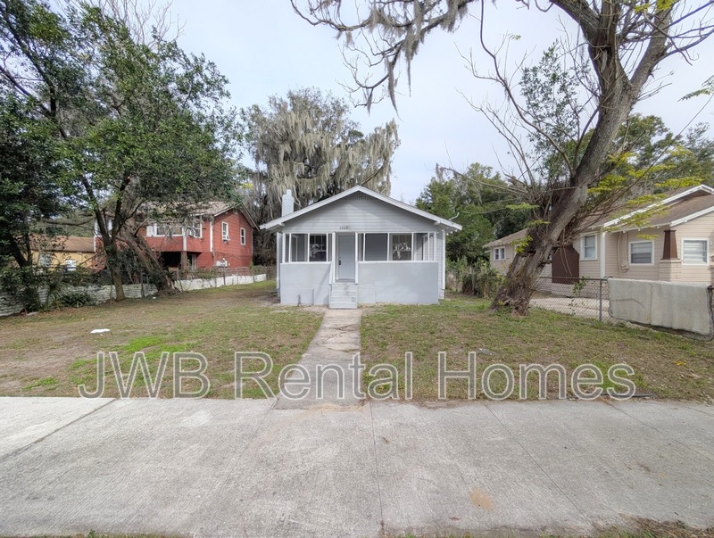 Jacksonville House: 111 36th St W