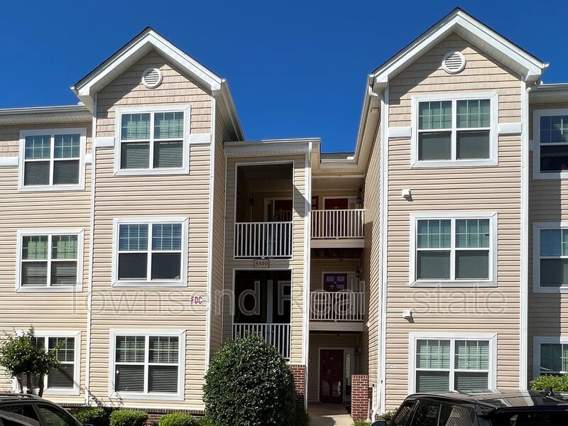 Fayetteville House: 3310 Harbour Pointe Pl.