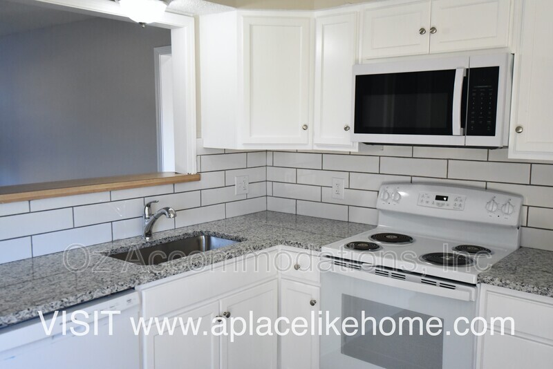 Olathe Condo: 912 S Edgebrook St