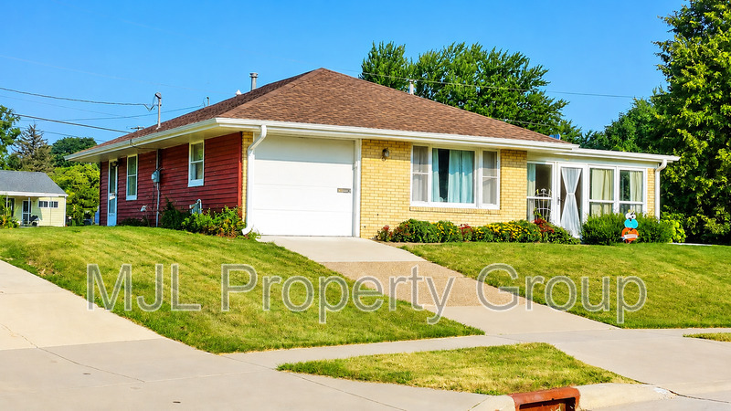 Bettendorf House: 1512 Robeson Ave.