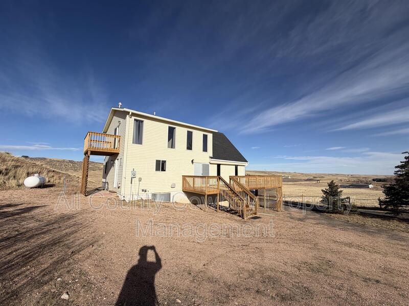 Cheyenne House: 759 Crow Creek Rd