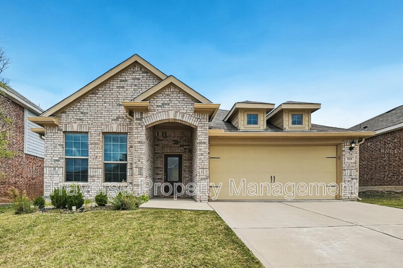 Fort Worth House: 309 Bearman Dr