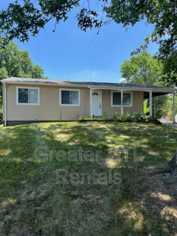 Hazelwood House: 4854 Plum Tree Cir