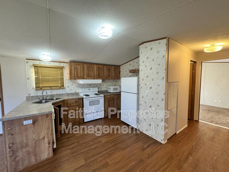 Tyler House: 10323 CR 2301