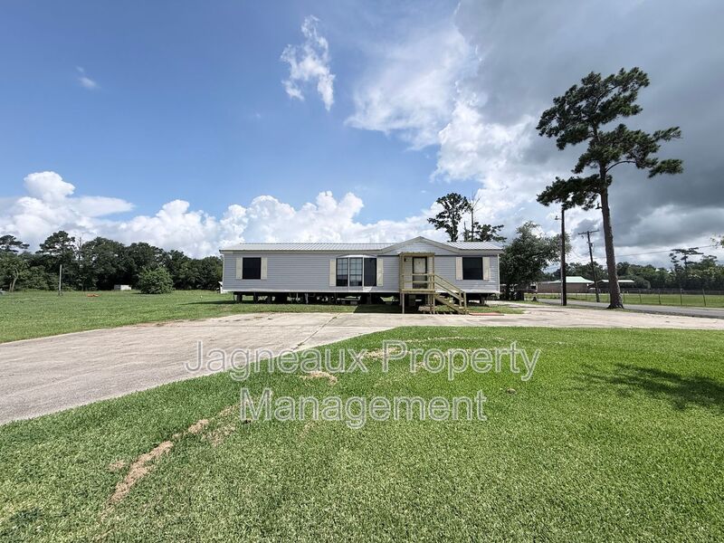 Sulphur House: 1115 North Crocker Street