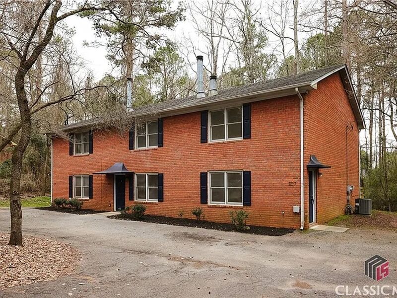 Athens House: 207 Highland Park Drive