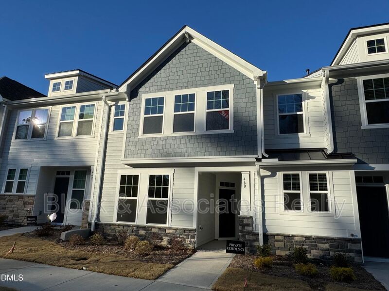 Wendell House: 460 La Maison Ave