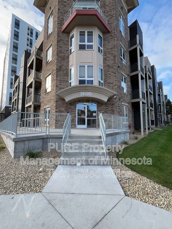 Minneapolis Condo: 2600 University Ave SE