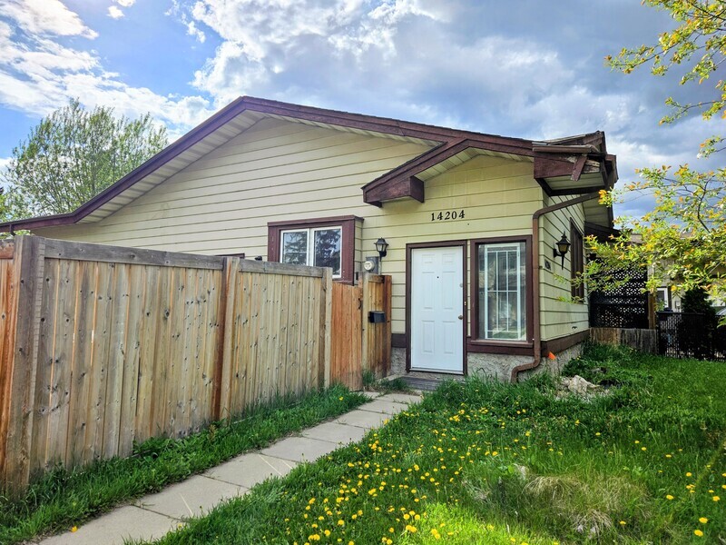 Edmonton House: 14204 32 Street Northwest